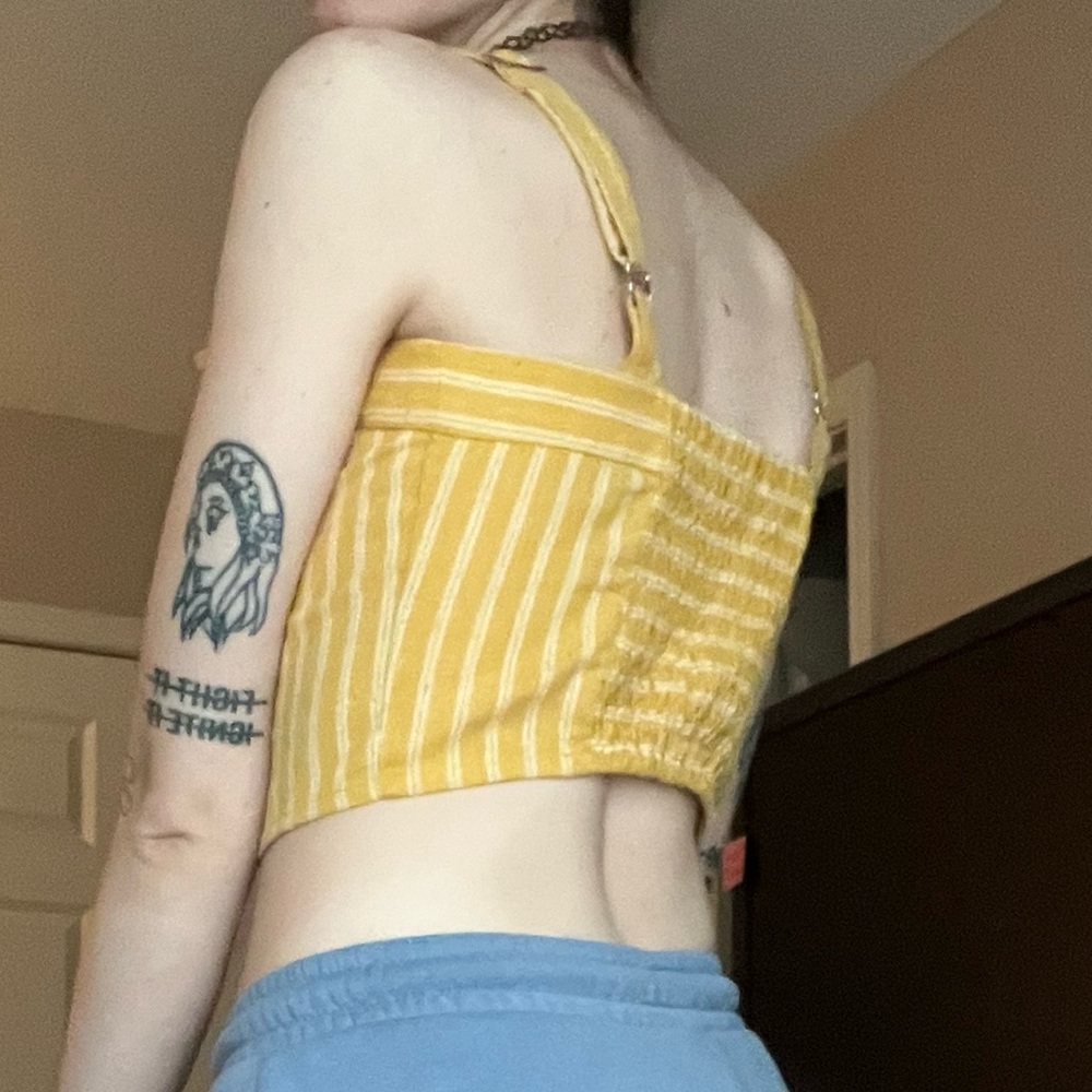 🌻 Yellow Cropped Tank - Picture 2 of 8